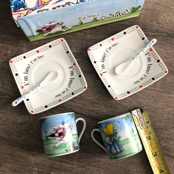 Alice in Wonderland Tea Set for 2 - Picture 3 of 8